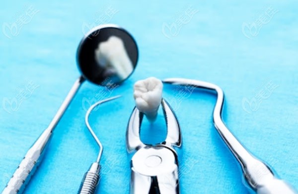 修元口腔连锁拔牙和牙齿修复价格